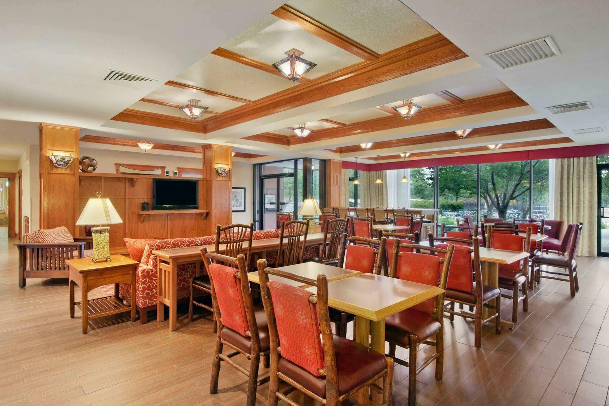 Hampton Inn Міддлтаун Екстер'єр фото